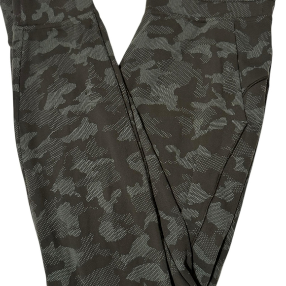 Lululemon Ready to Rulu Jogger 29"
Heritage Camo Dark Olive Green Twill - Picture 6 of 7